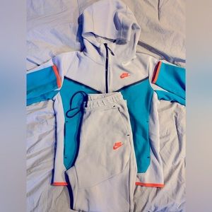 Nike Tech